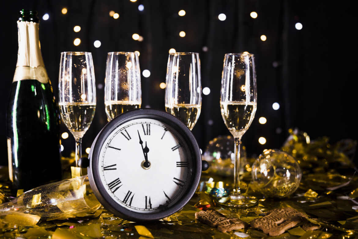 new-year-background-with-champagne-glasses