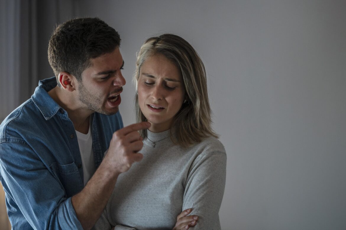 wife-husband-having-fight (2)